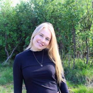 Blonde charmante cherche des amis