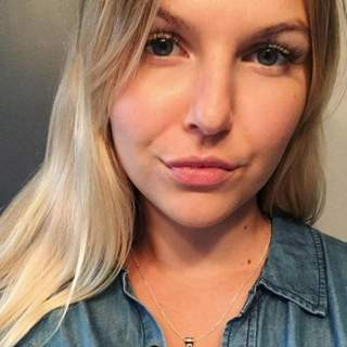 Femme Sensuelle à la Recherche de Plaisirs